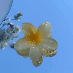 Hawaiian Flower Hair Claw Clip